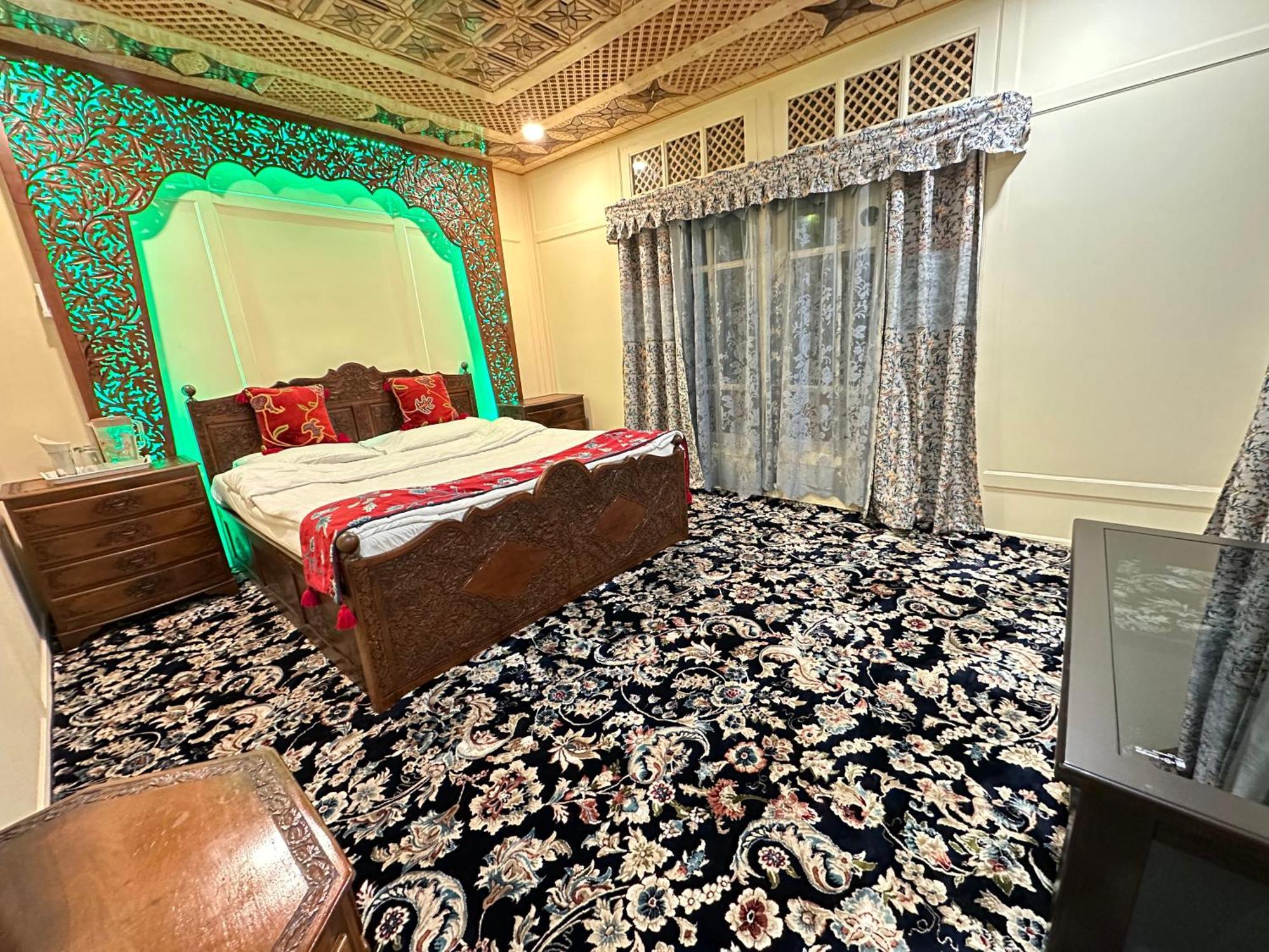 The Heritage Safina Group Of Houseboats Srīnagar Dış mekan fotoğraf