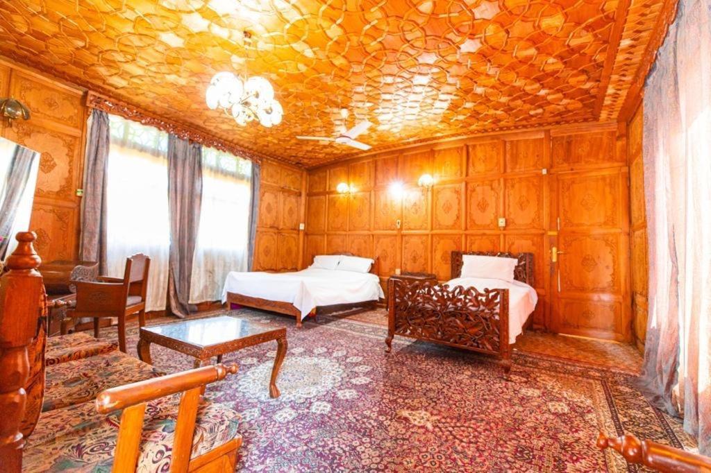 The Heritage Safina Group Of Houseboats Srīnagar Dış mekan fotoğraf